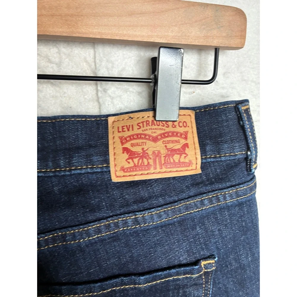 Levi Strauss Classic Bermuda Shorts Dark Wash Indigo Denim Size 32 7998
